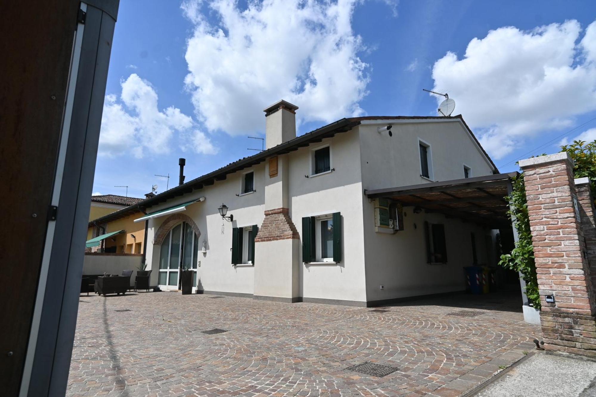 Ca Centosa Artistic House Villa Storica Ristrutturata Con Patio E Giardino Cittadella Exterior photo